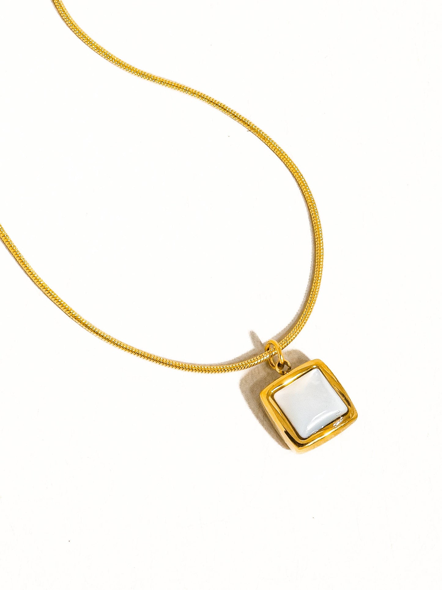 Clara Pendant Necklace