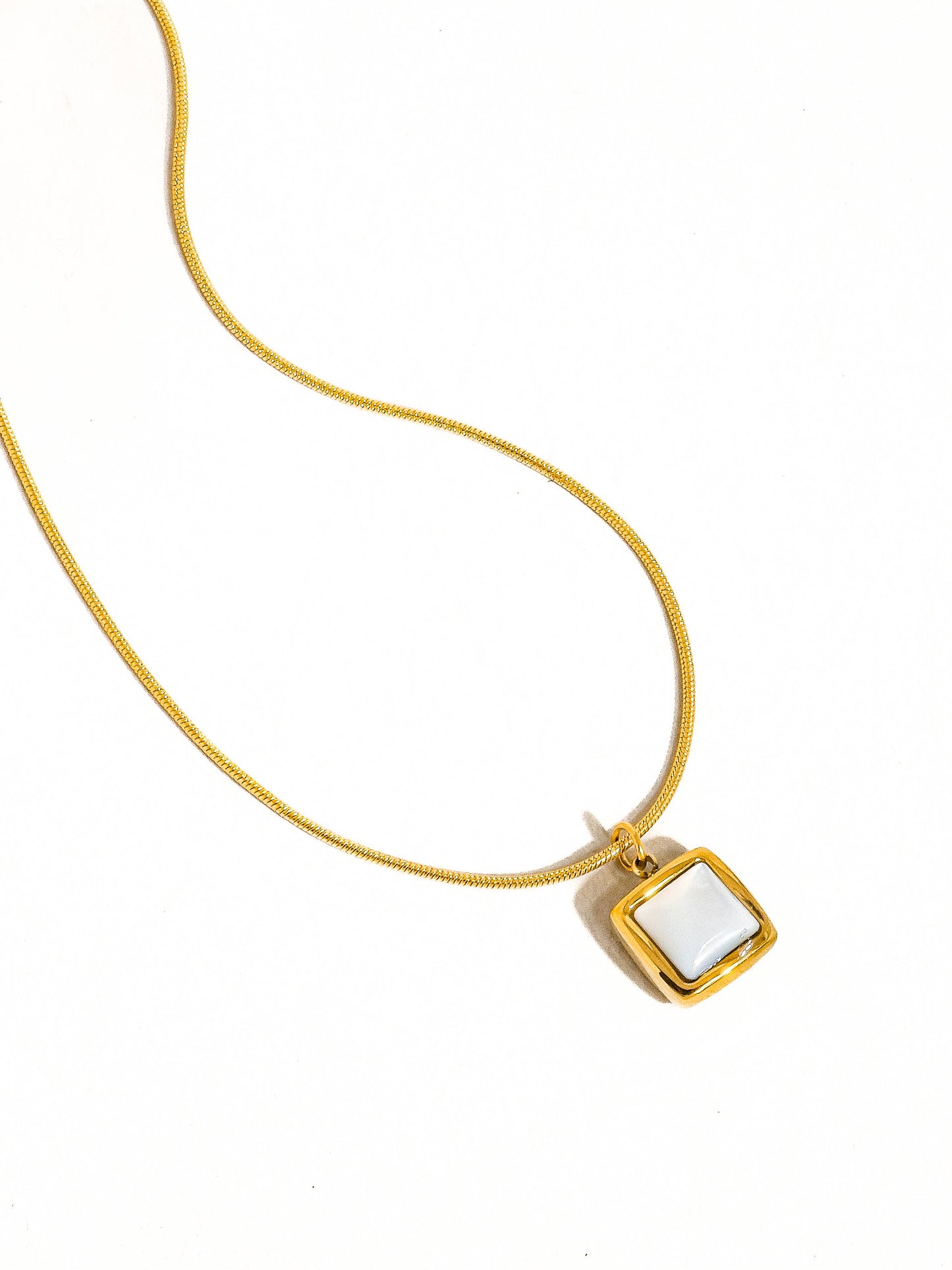 Clara Pendant Necklace