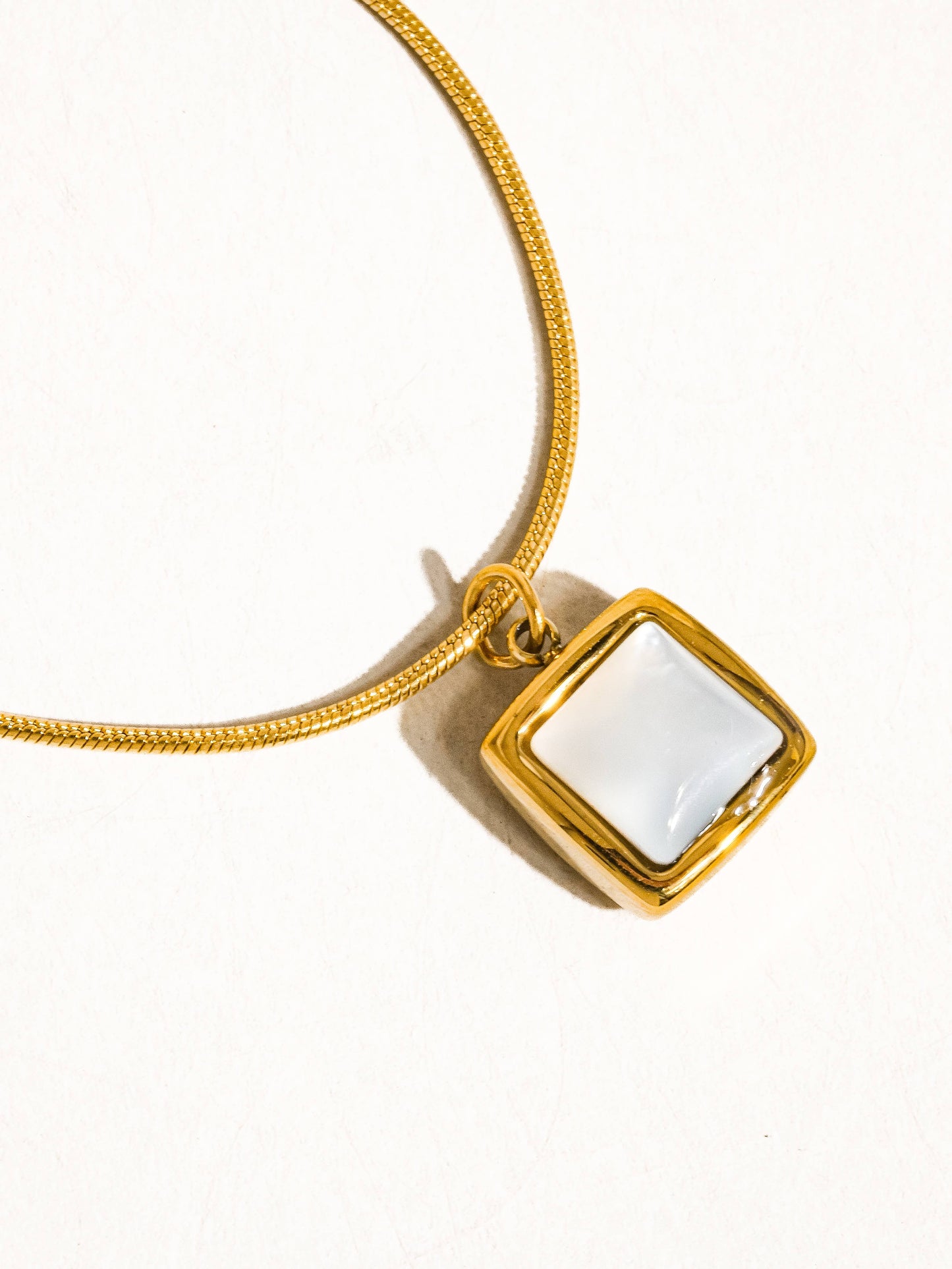 Clara Pendant Necklace